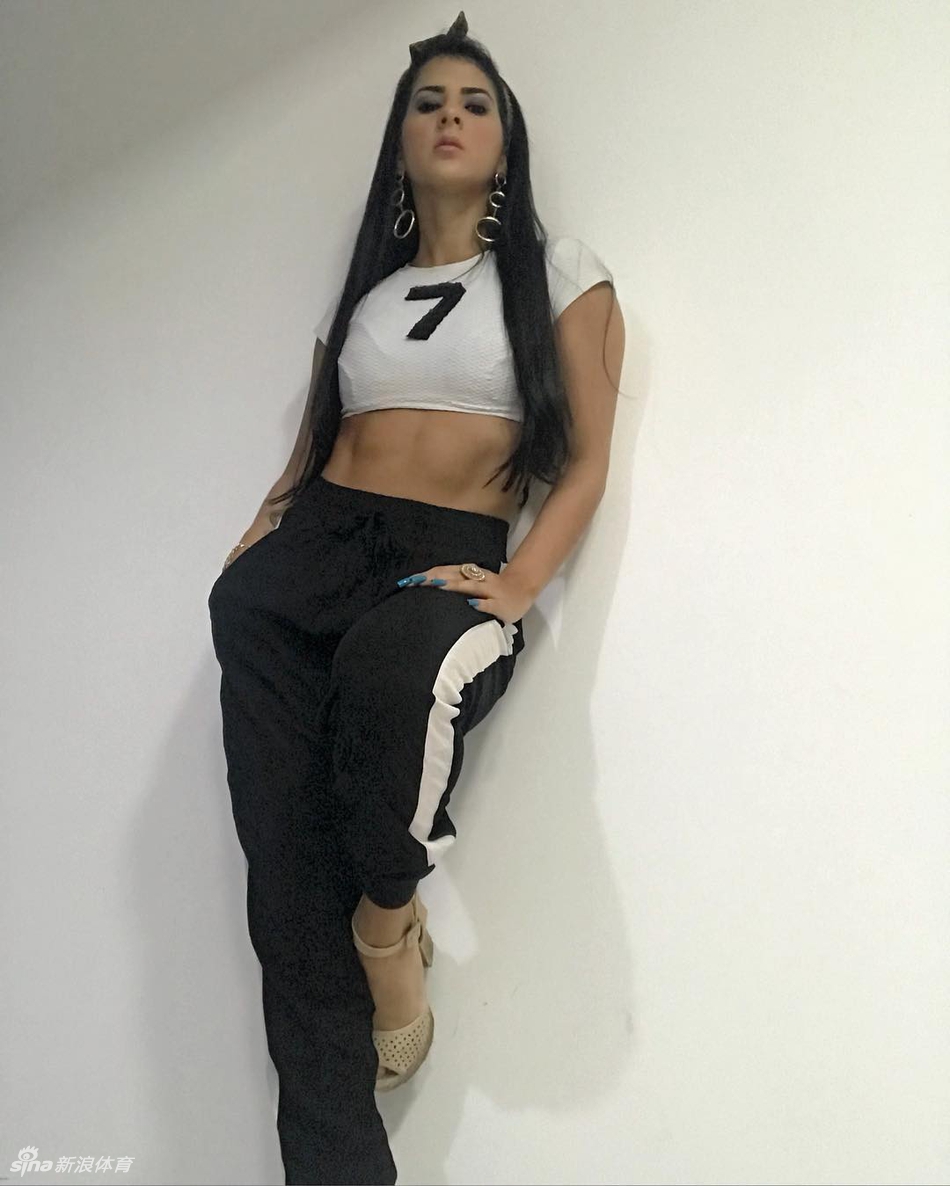 瓦尔加比不上的火辣!塔利斯卡被她迷得神魂颠倒