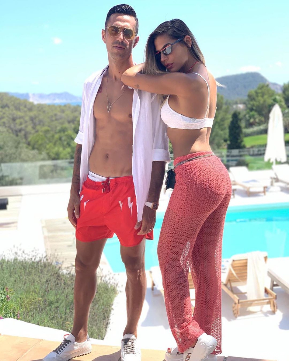 中超最强射手扎哈维假期疯狂虐狗