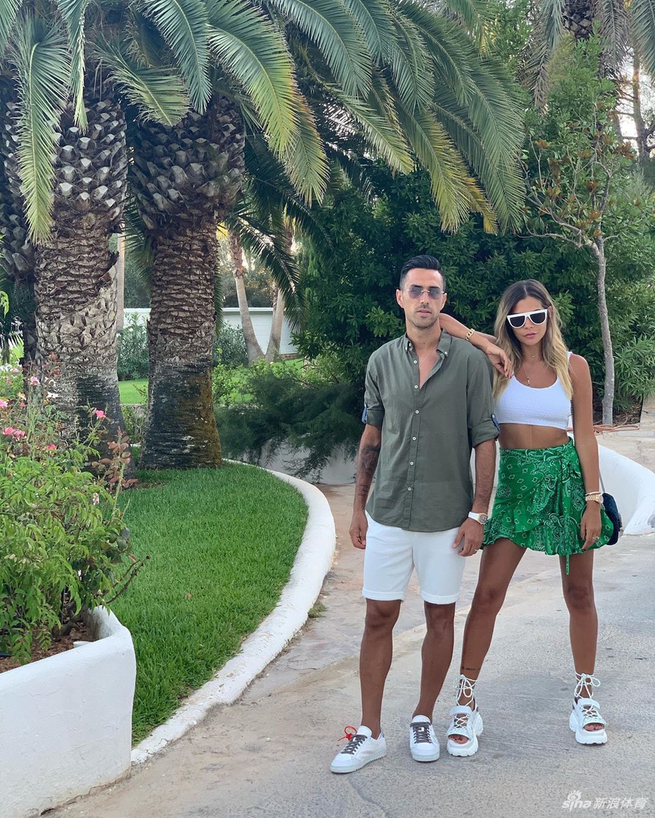 中超最强射手扎哈维假期疯狂虐狗