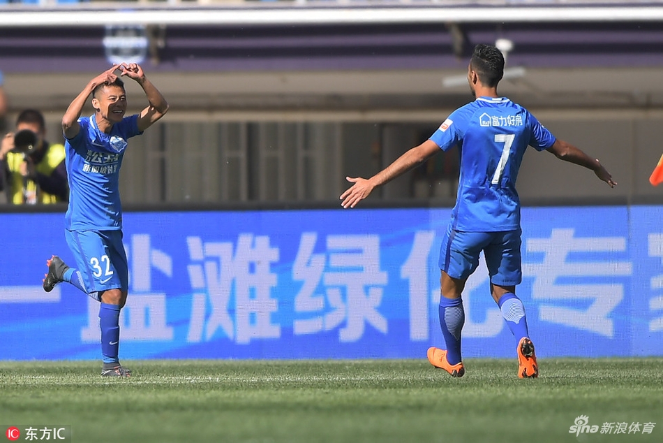 陈志钊与扎哈维庆祝