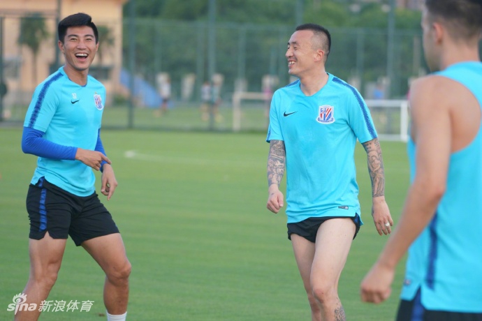 王永珀与申花合练将身披7号