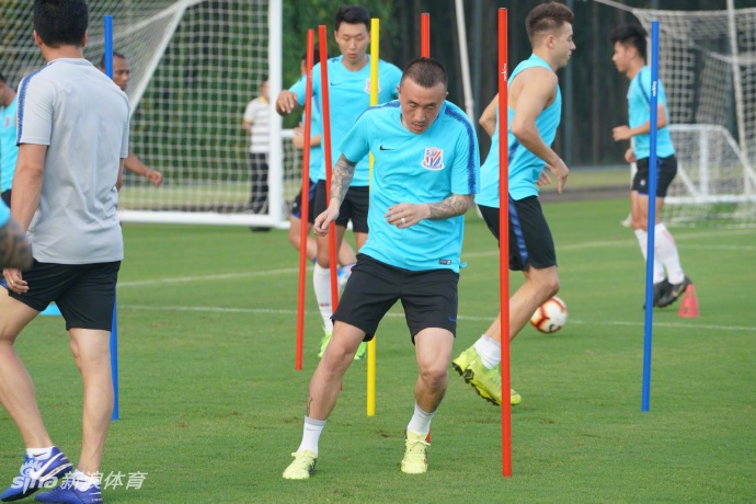 王永珀与申花合练将身披7号