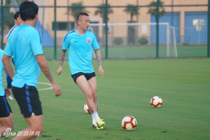 王永珀与申花合练将身披7号