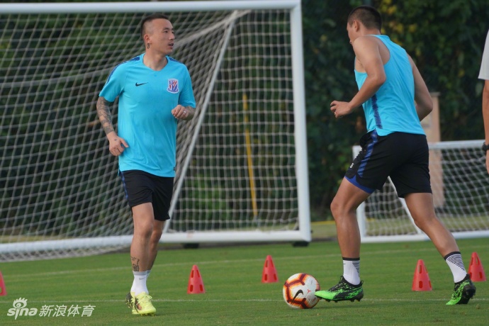 王永珀与申花合练将身披7号