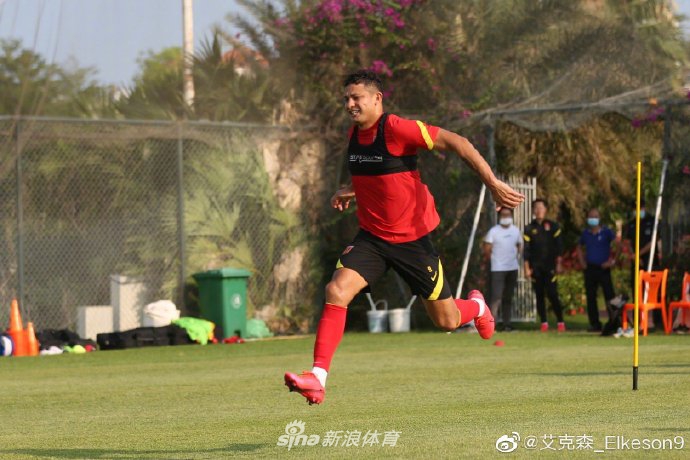 国足结束隔离国脚晒自拍