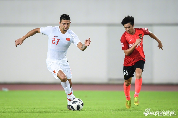 第一次穿上国足球衣出战训练赛