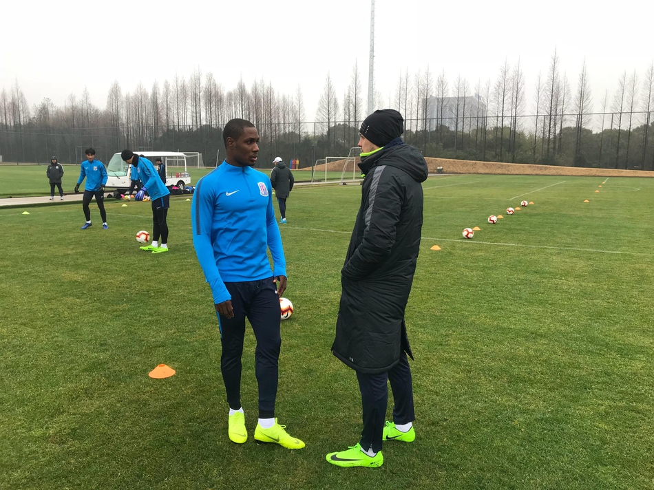 伊哈洛抵达申花参加训练