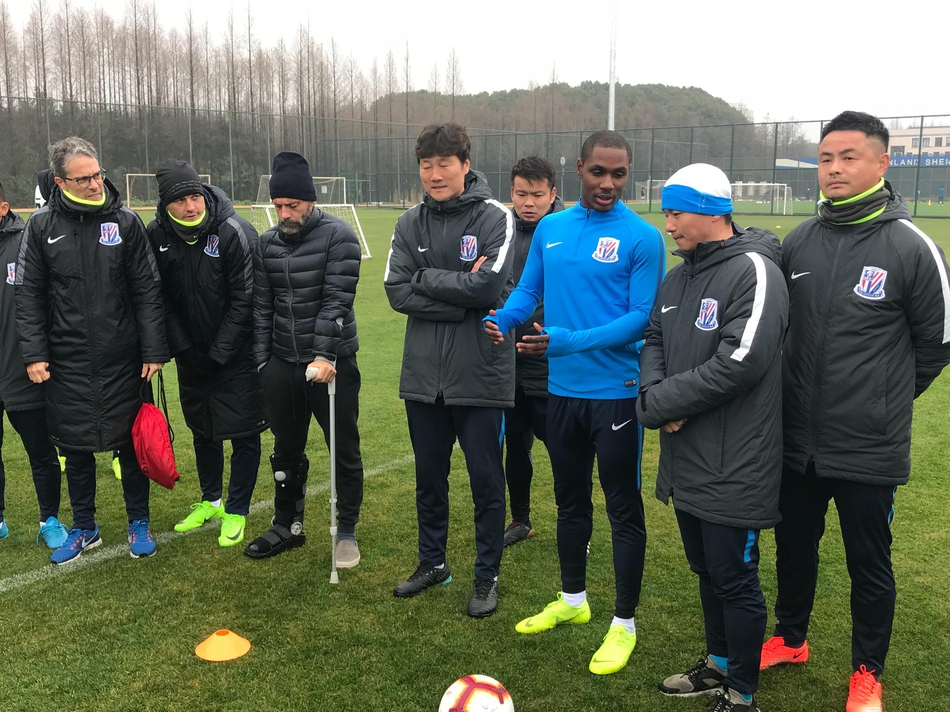 伊哈洛抵达申花参加训练