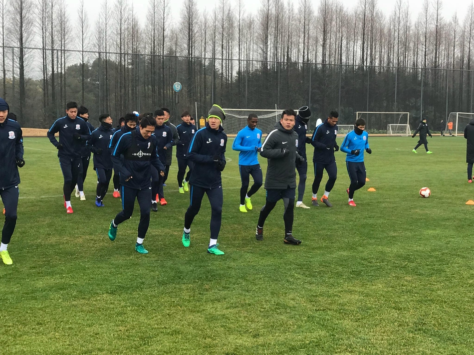 伊哈洛抵达申花参加训练