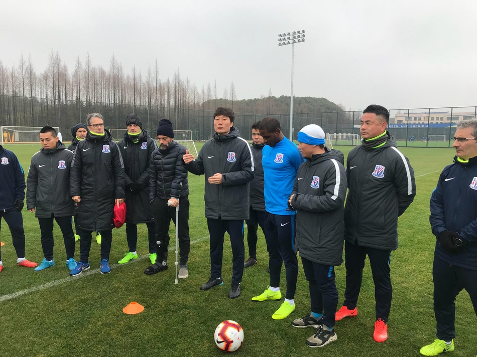 伊哈洛抵达申花参加训练