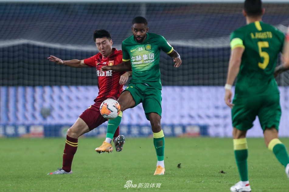 巴坎布背身拿球