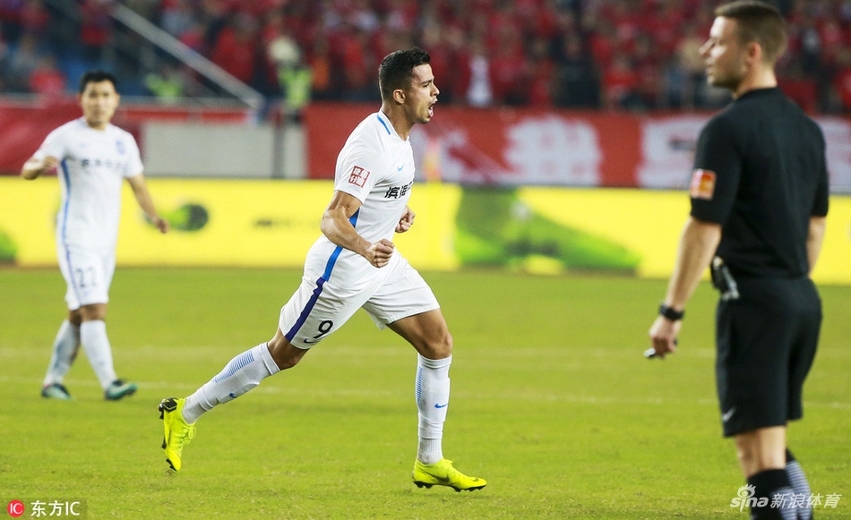 乔纳森怒吼庆祝