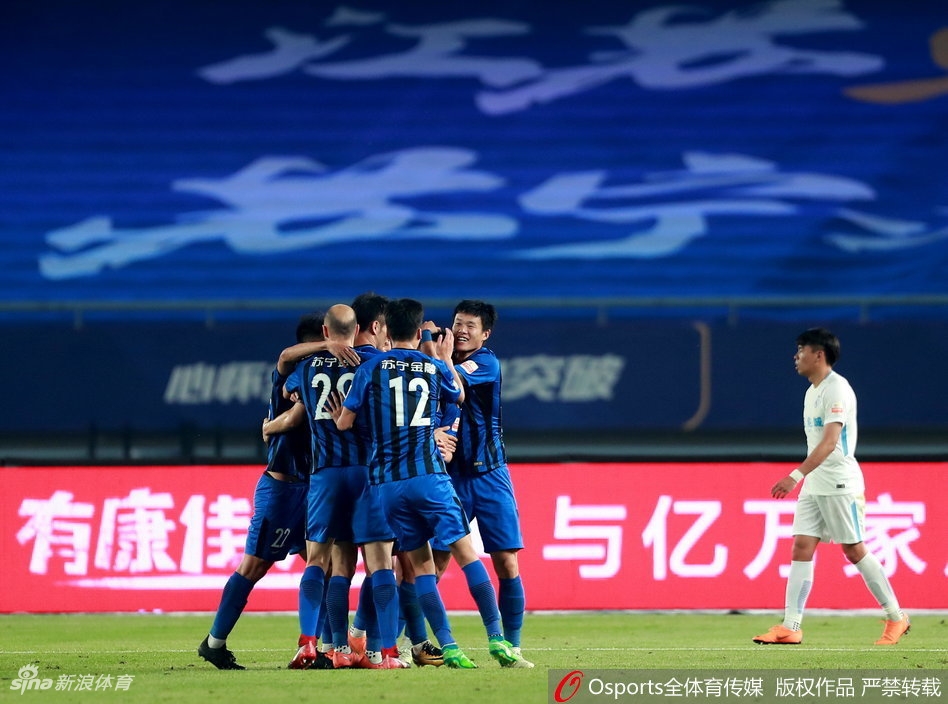 苏宁庆祝进球