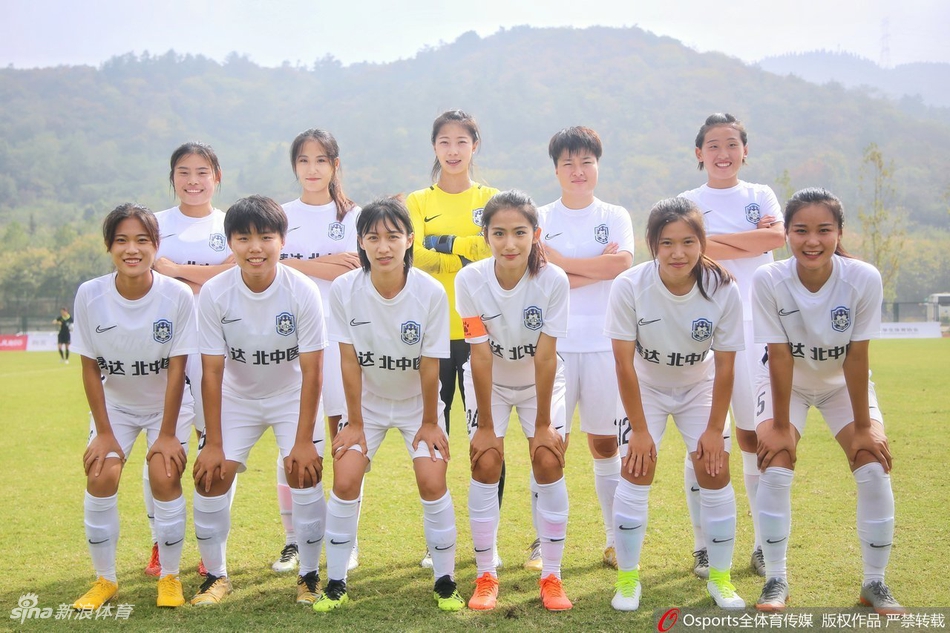 泰达女足获胜清纯姐妹花抢镜