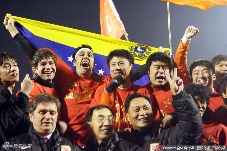 前中超外援米利安开枪自杀