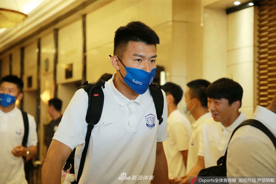 肇俊哲带队石家庄永昌出征苏州 众球迷酒店相送