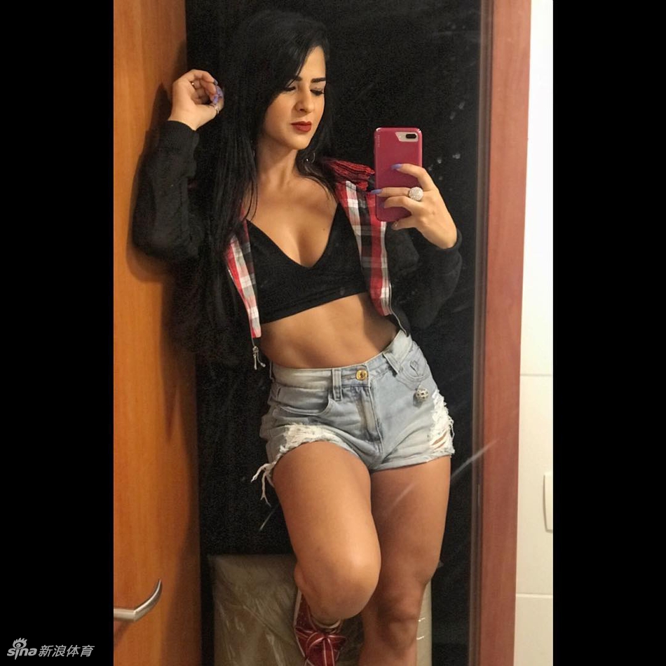 瓦尔加比不上的火辣!塔利斯卡被她迷得神魂颠倒