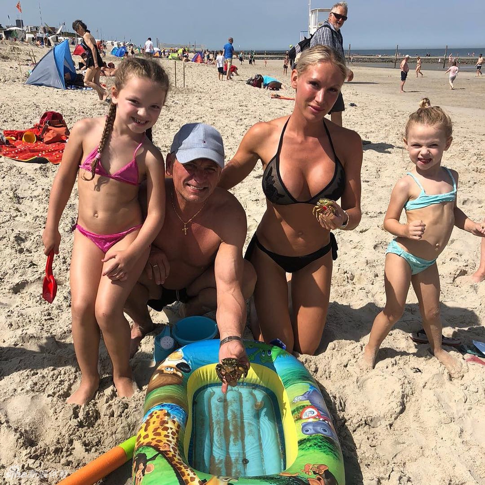 浪子回头只因她！阿瑙托维奇娇妻火爆身材