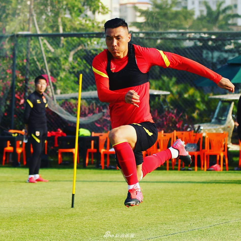 国足结束隔离国脚晒自拍