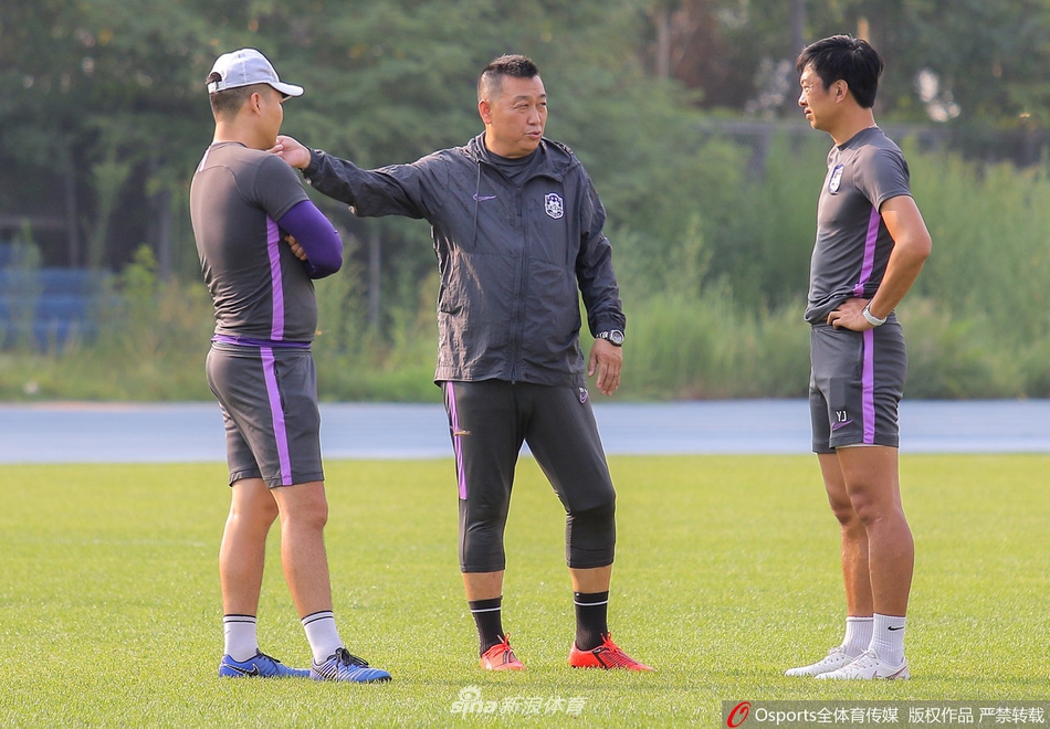 泰达训练备战中超 国脚前锋肖智亮相有望加盟