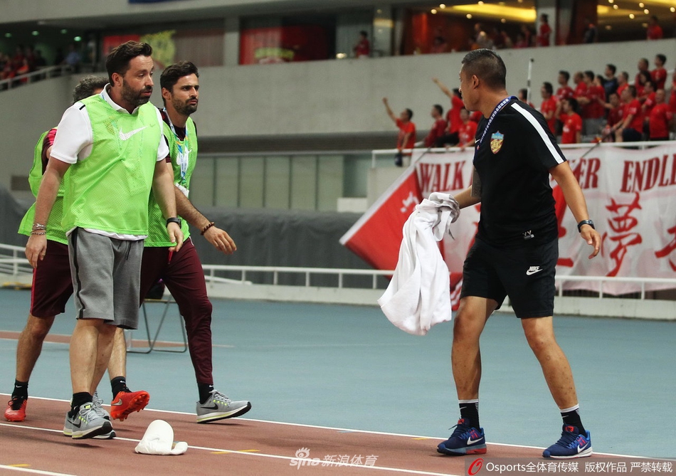 和上港闹出毛巾事件