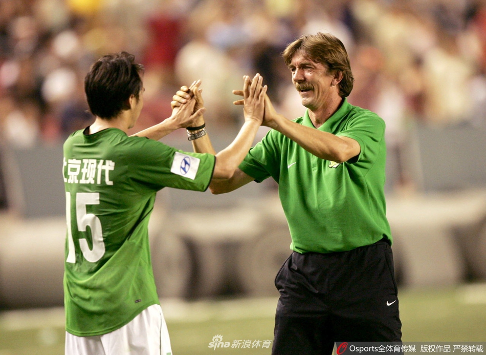 2005中超国安4-0鲁能陶伟与托米奇庆祝