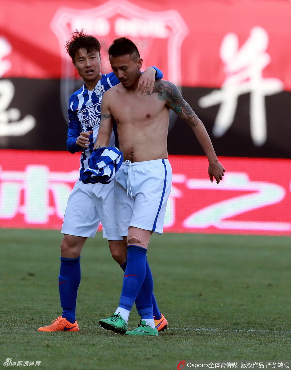 进球后爱脱衣服