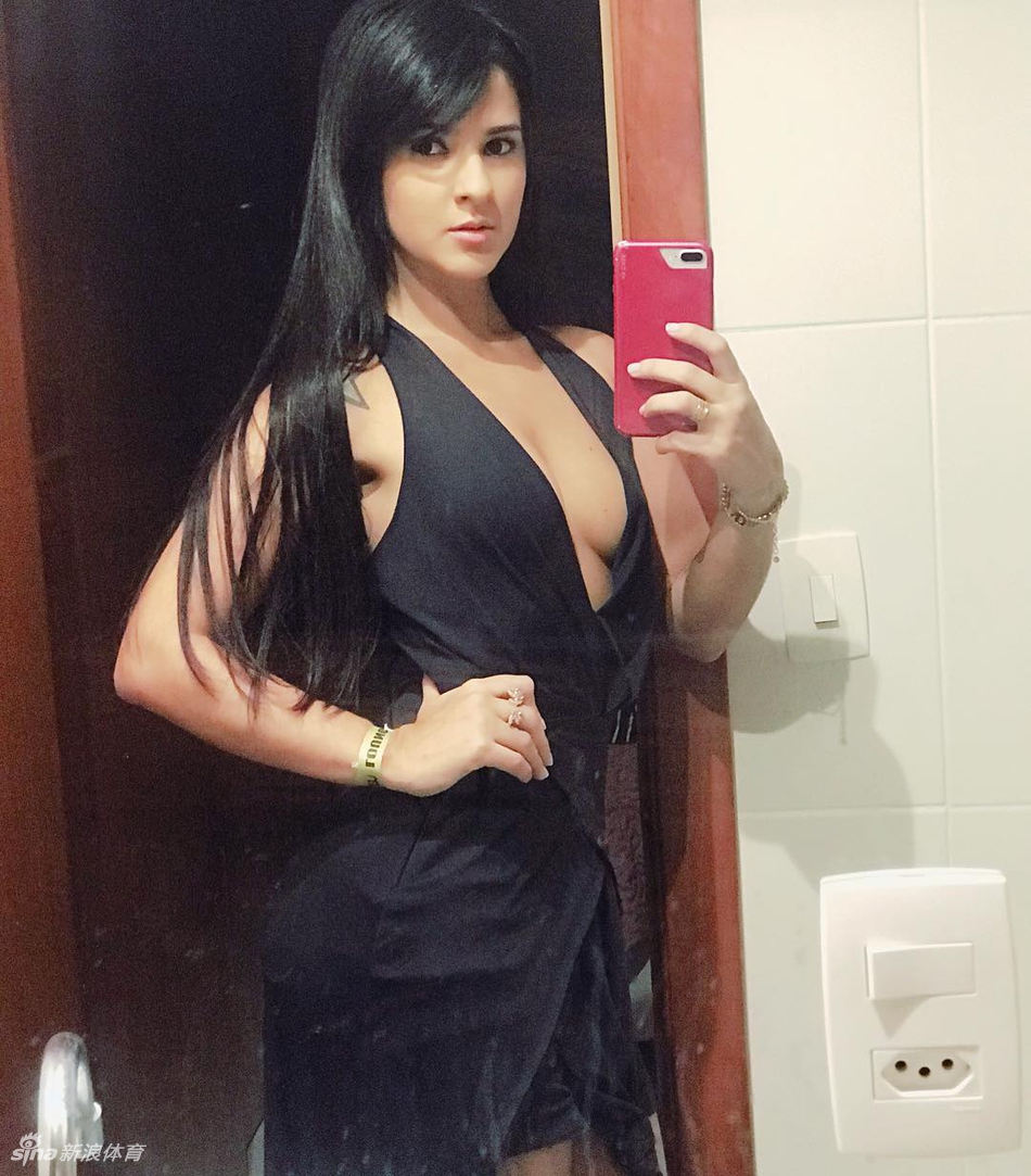 瓦尔加比不上的火辣!塔利斯卡被她迷得神魂颠倒