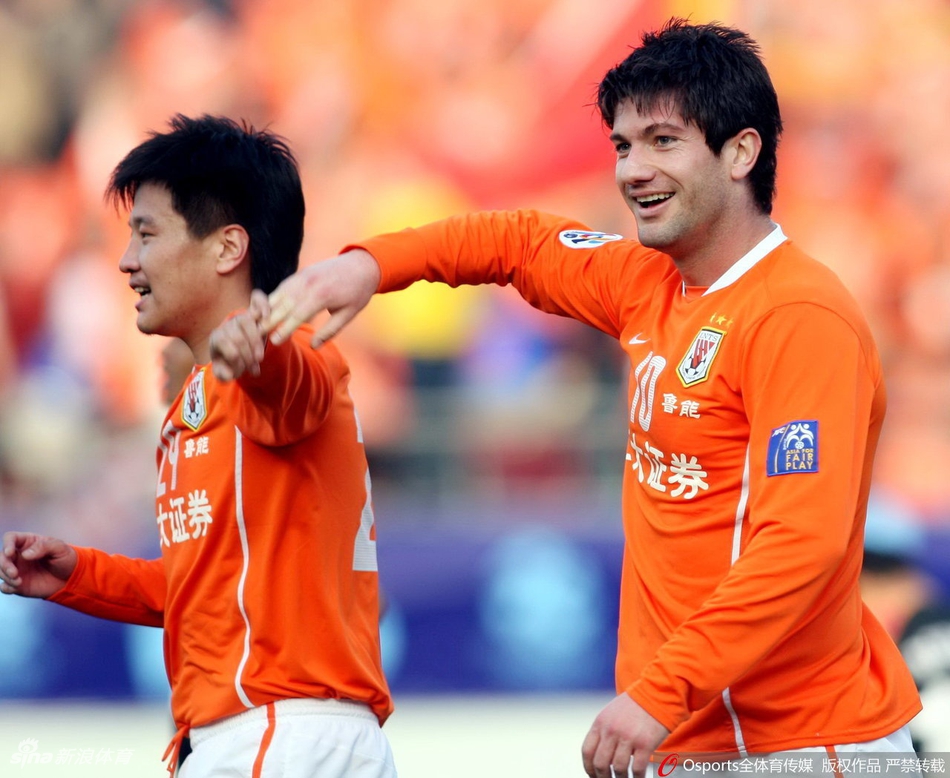 前中超外援米利安开枪自杀