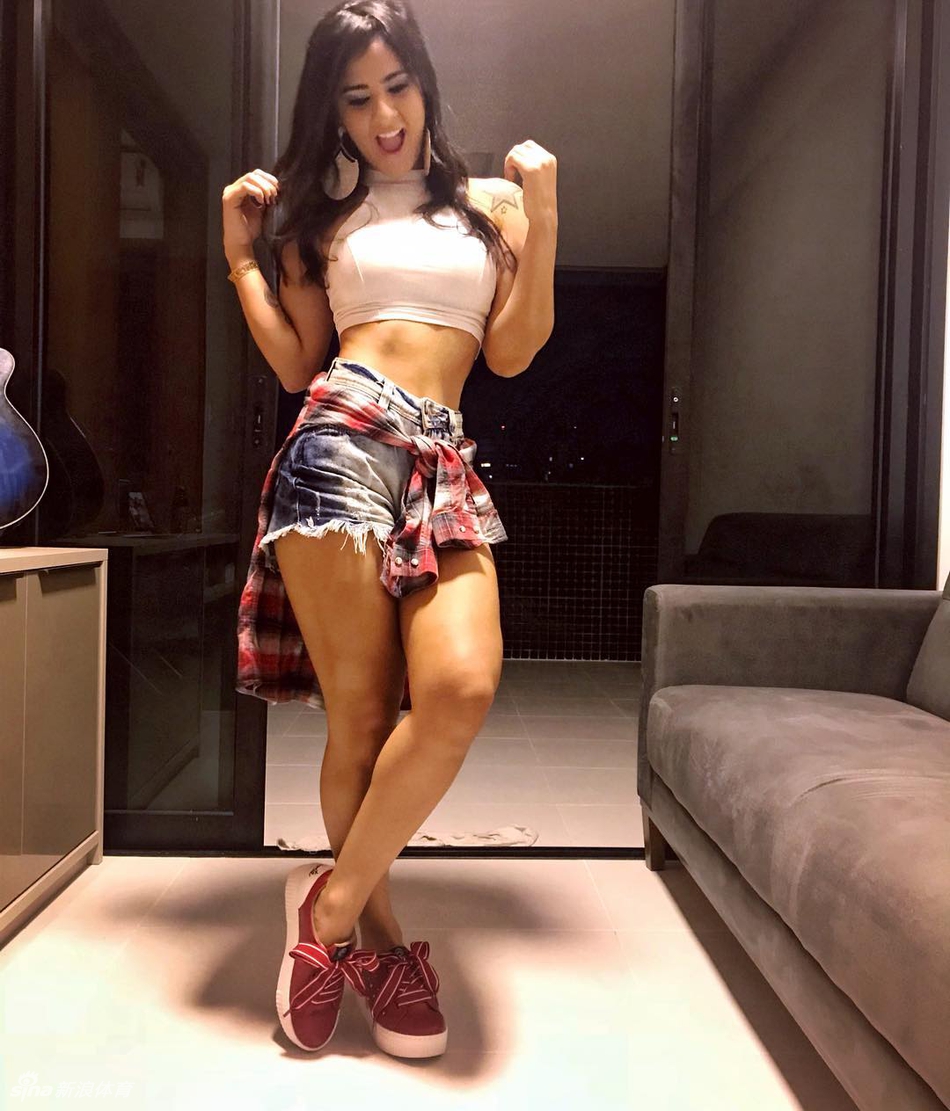 瓦尔加比不上的火辣!塔利斯卡被她迷得神魂颠倒