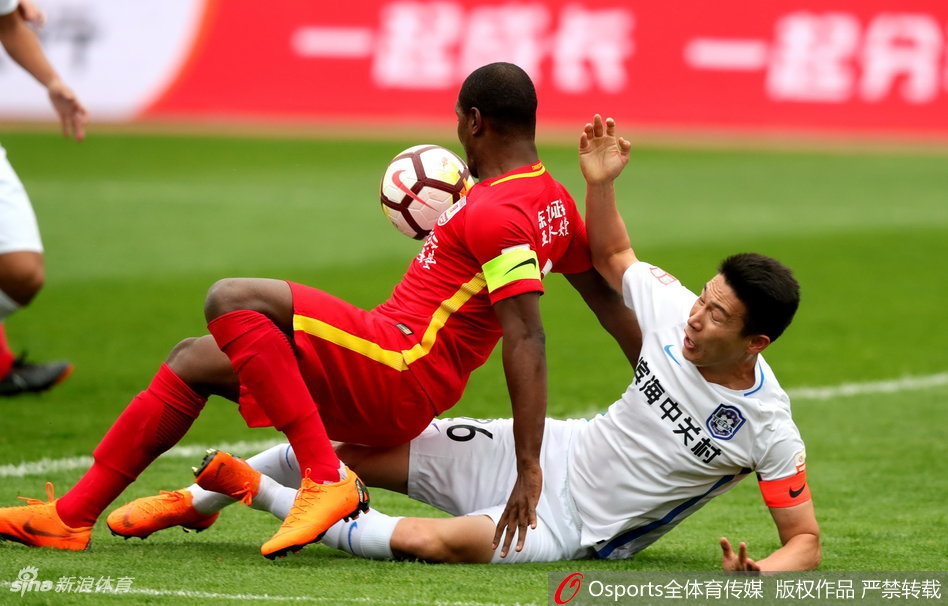 伊哈洛曹阳双双摔倒