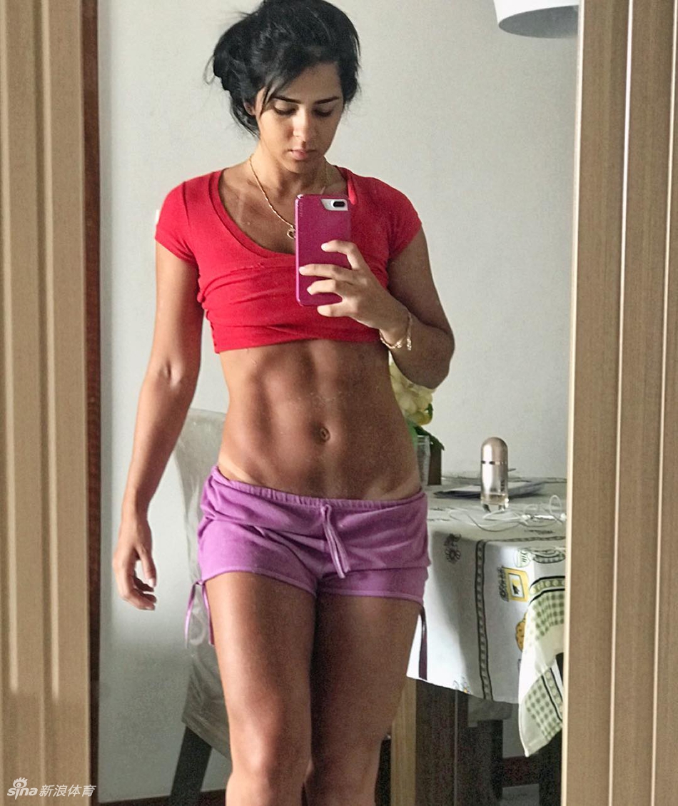 瓦尔加比不上的火辣!塔利斯卡被她迷得神魂颠倒