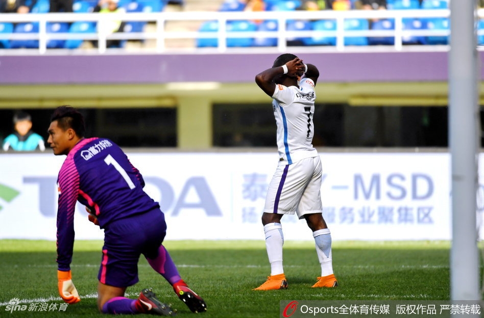 阿奇姆彭击中立柱