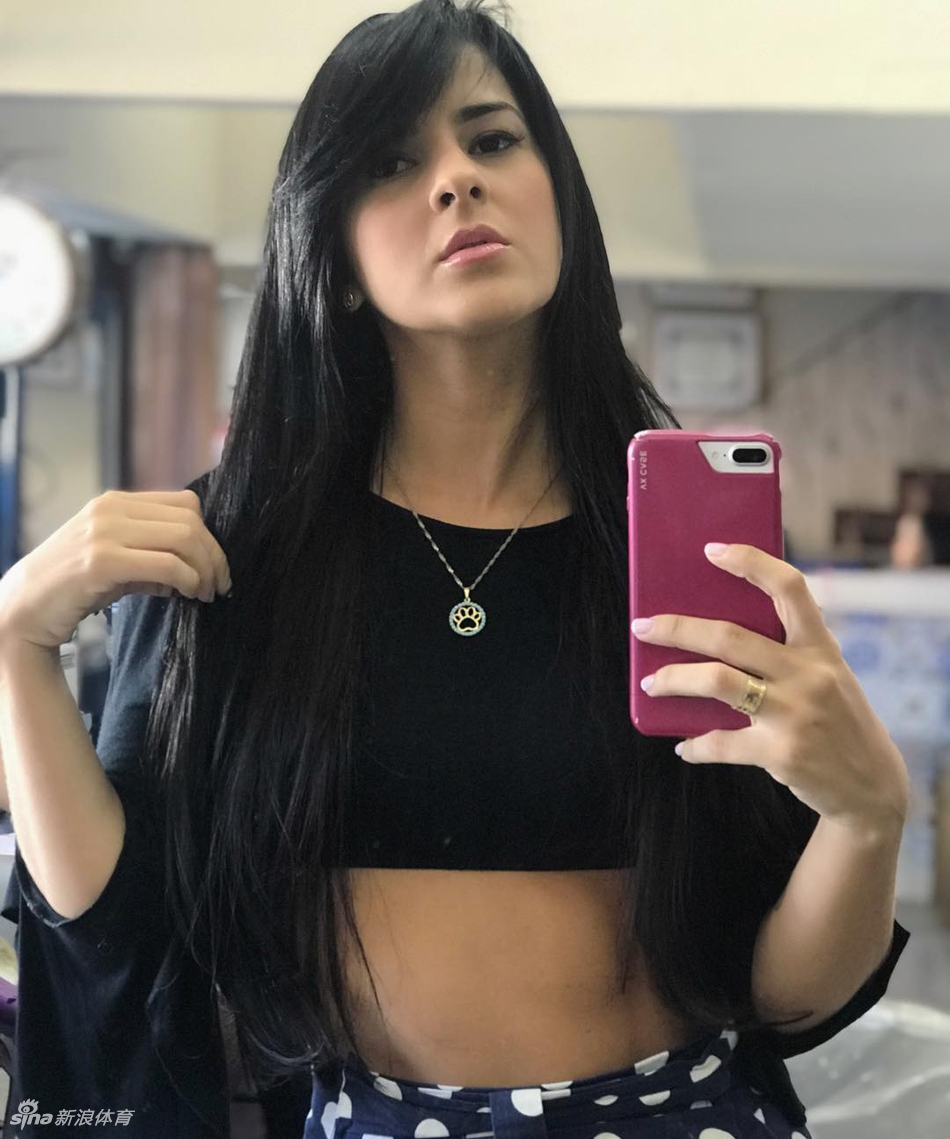 瓦尔加比不上的火辣!塔利斯卡被她迷得神魂颠倒