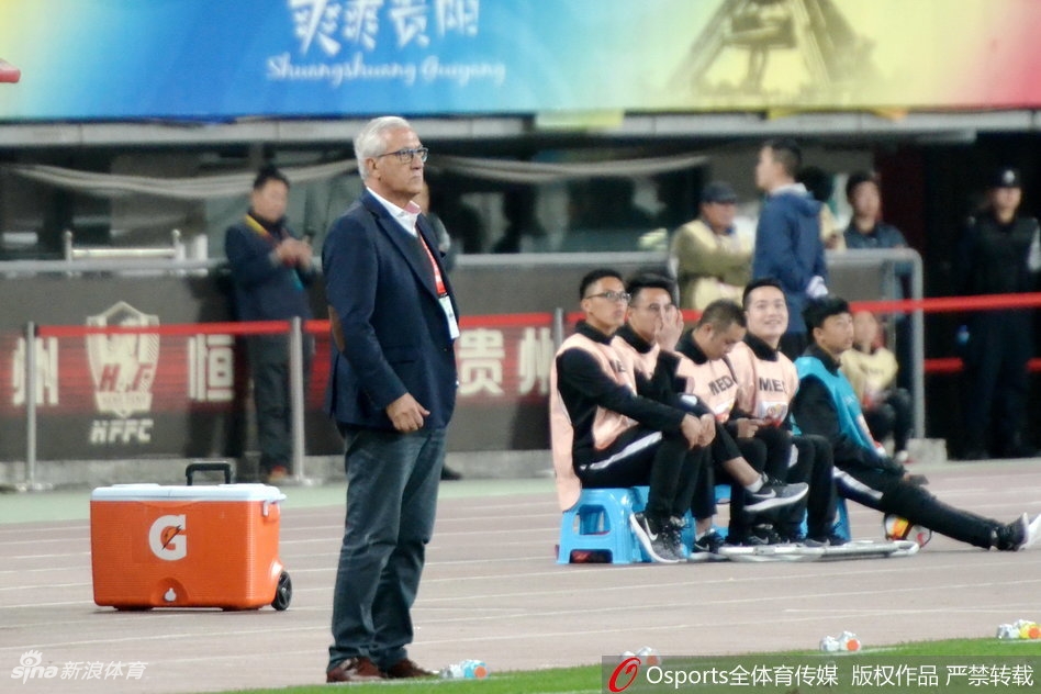 曼萨诺面无表情