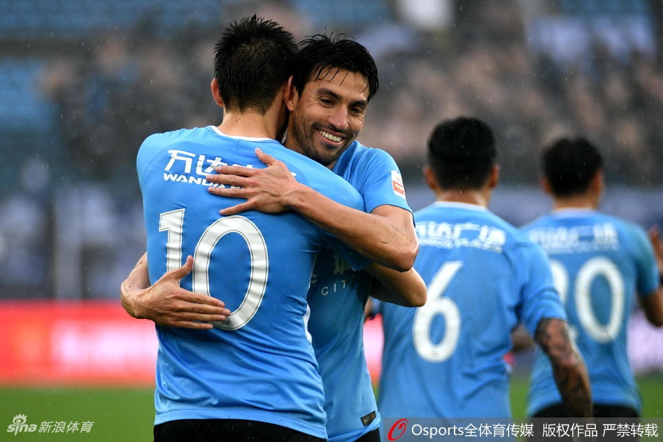 盖坦拥抱卡拉斯科