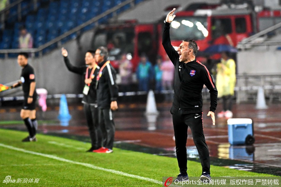 昔日队友场边斗法