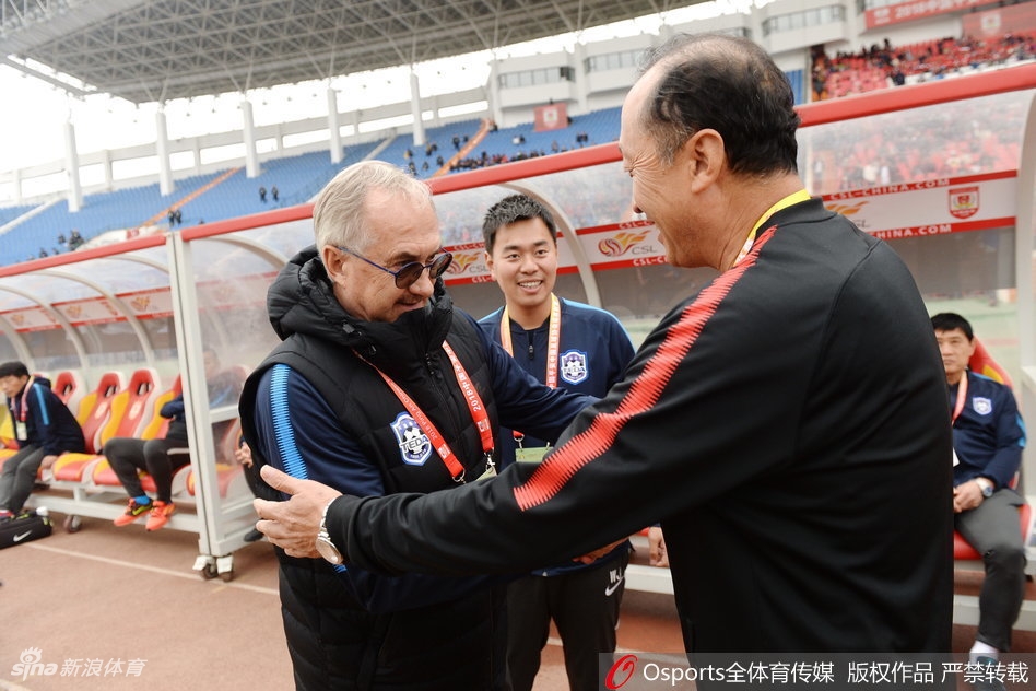 施蒂利克和陈金刚握手