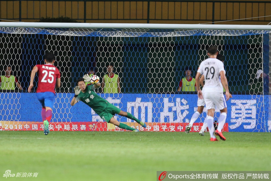 吴扑出扎哈维点球