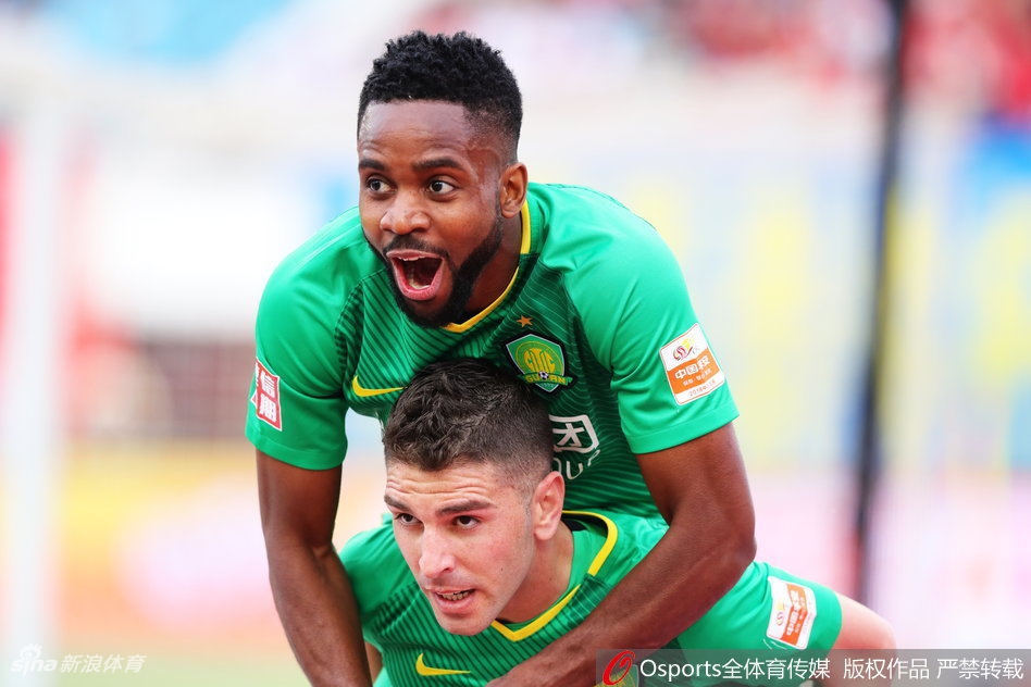 巴坎布庆祝破门