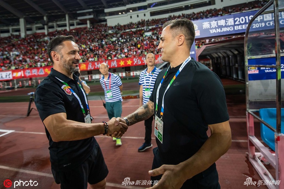 上港官宣佩雷拉下课 共同走过三个难忘赛季