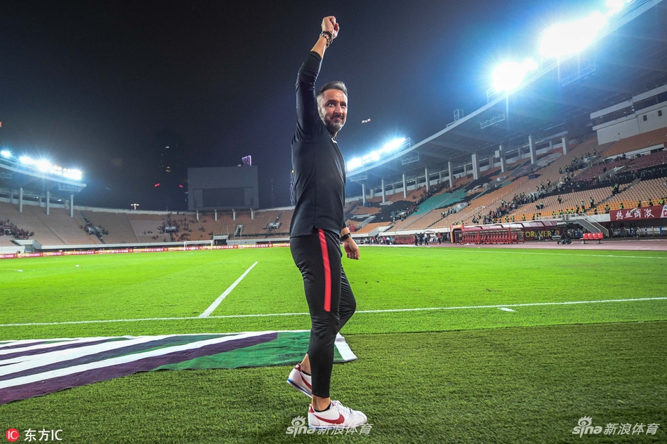 上港官宣佩雷拉下课 共同走过三个难忘赛季
