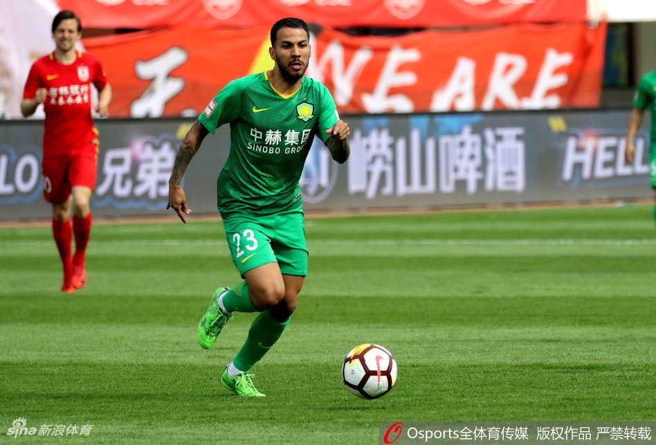 比埃拉带球突破