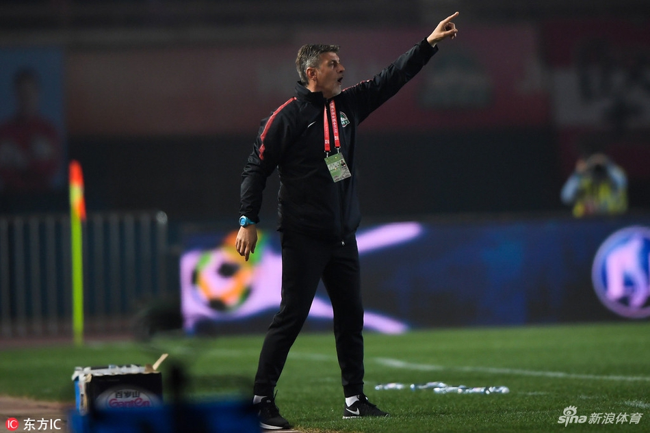 塔拉吉奇指挥比赛