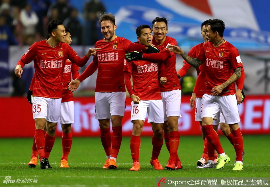 队友祝贺黄博文