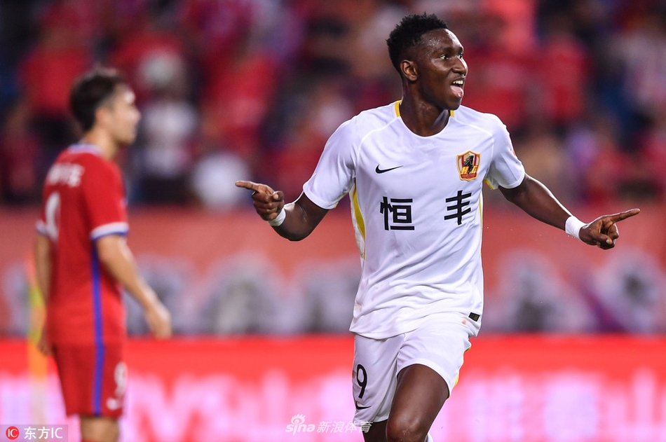 斯蒂夫进球后十分开心