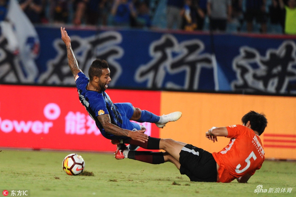 特谢拉遭遇飞铲