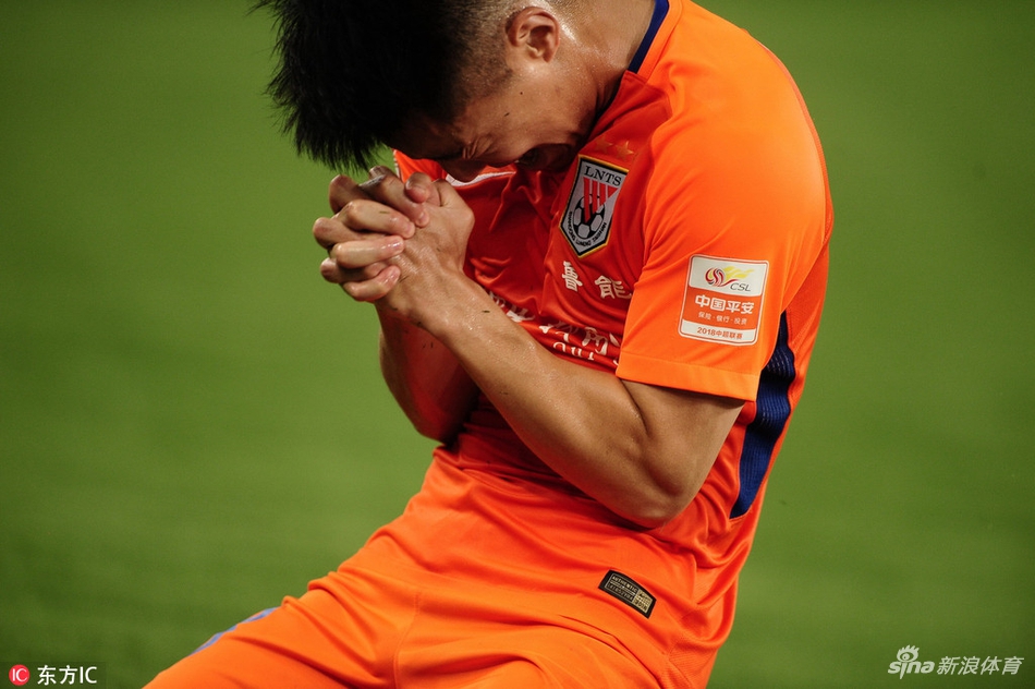 金敬道庆祝进球