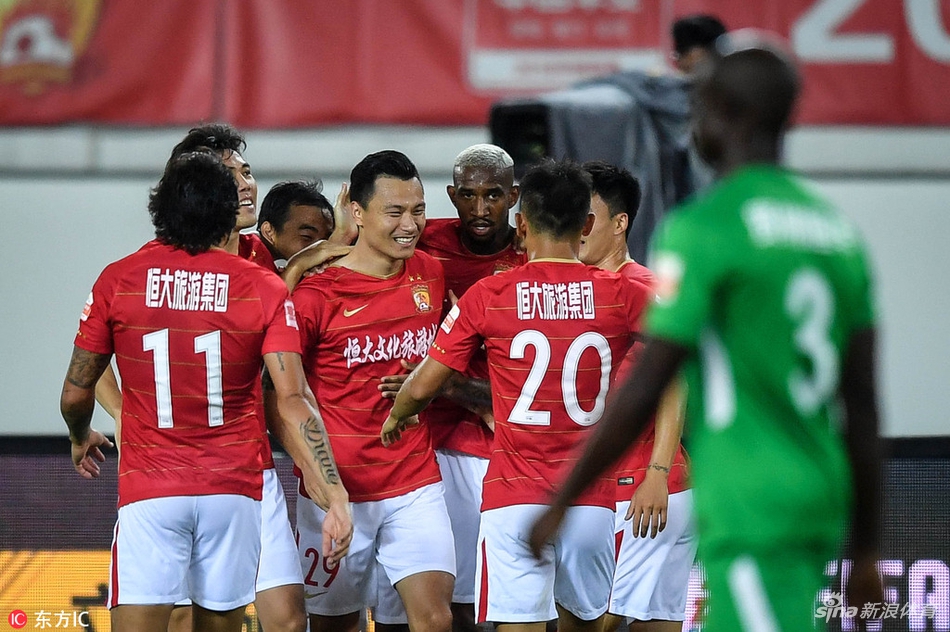 恒大球员庆祝进球