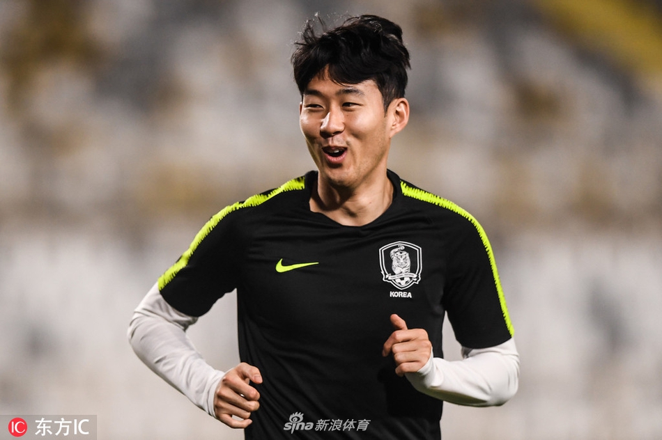 孙兴慜备战国足轻松大笑